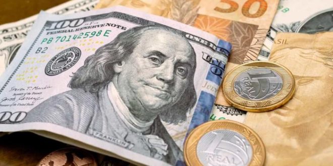 Dólar recua ante real com mercado à espera de dados de inflação dos EUA