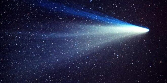 Cometa K2 chega hoje ao ponto mais próximo da Terra