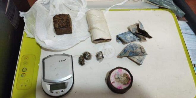 Manoel Urbano: homem fica nervoso ao avistar a polícia e acaba preso com drogas