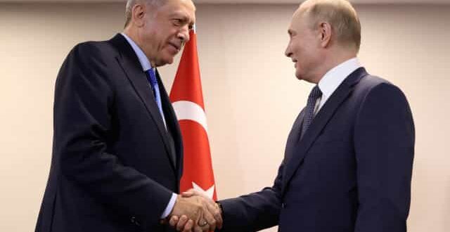 Putin chega ao Irã e agradece Erdogan por negociações com a Ucrânia sobre grãos