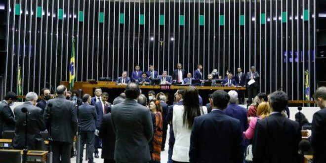 Câmara aprova medidas paliativas para amenizar alta dos combustíveis e efeitos da crise econômica
