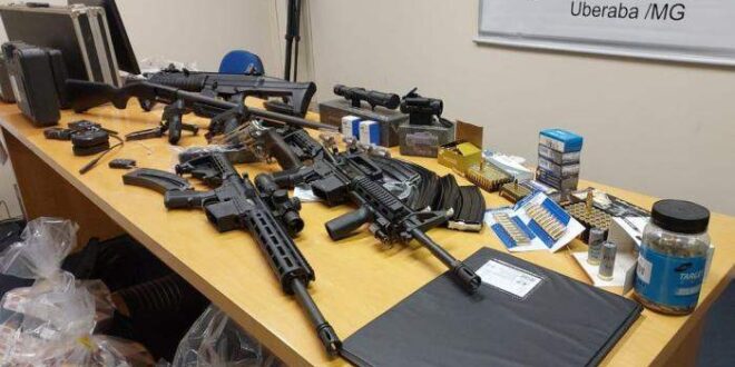 Integrante de facção criminosa que responde por homicídio e tráfico de drogas, consegue comprar armas legalmente