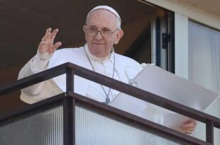 Papa desembarca no Canadá para se desculpar por abusos da igreja em internatos indígenas