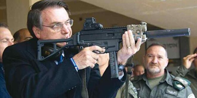 Bolsonaro, o senhor das armas