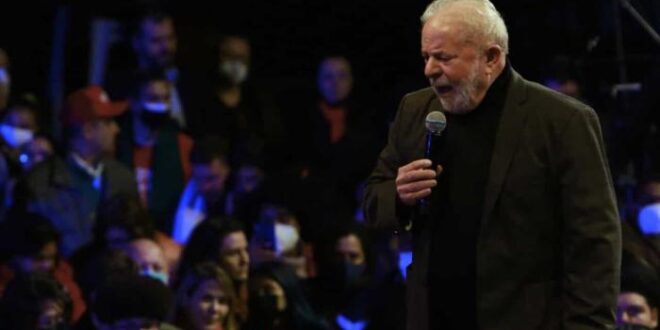 Lula promete gás de cozinha a 70 reais nos 6 primeiros meses de governo, se for eleito