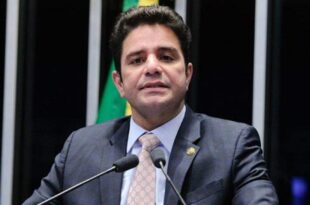 Jornal afirma que em três anos e meio Gladson cumpriu apenas 14 das 68 promessas. Governo reage: "75% foram cumpridas"