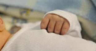 Bebê morre após mãe deixá-la sozinha por uma semana para viajar com namorado