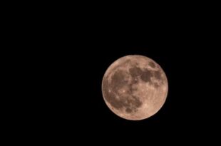 Nasa encontra poços na Lua com temperaturas 'confortáveis' para humanos