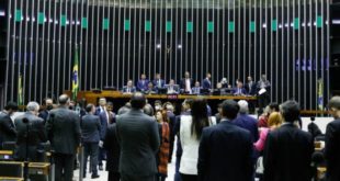 Aras diz que parlamentares usam sistema Justiça para 'tirar algum proveito'