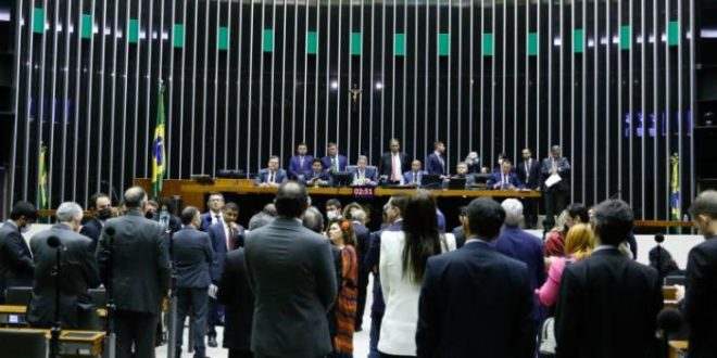Aras diz que parlamentares usam sistema Justiça para 'tirar algum proveito'