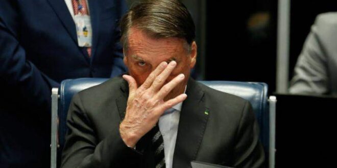 Bolsonaro cometeu crimes passíveis de cassação e impeachment, dizem especialistas