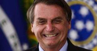 Eleitora procura presidente, não casamento, diz Bolsonaro sobre rejeição entre mulheres