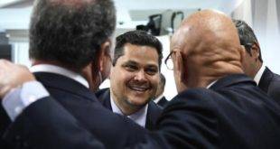 Escândalo- Senado tenta mudar regras para que parlamentares possam se transformar em embaixadores