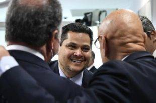 Escândalo- Senado tenta mudar regras para que parlamentares possam se transformar em embaixadores