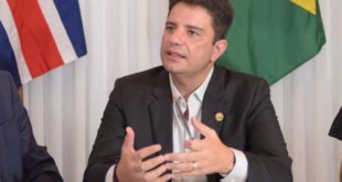 Gladson dobra o valor das diárias dos servidores públicos