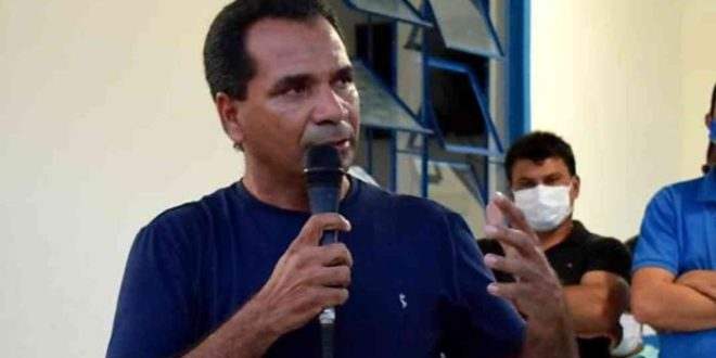 Prefeito suspeito de distribuir cargos de estágio remunerado para apaniguados, na mira do MP