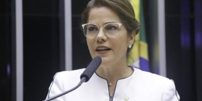 Projeto de Mara Rocha prevê piso salarial de dois salários mínimos para trabalhador essencial de limpeza urbana