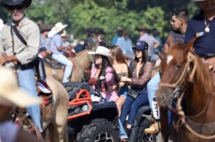 Cavalgada leva centenas de pessoas para a Via Chico Mendes, em Rio Branco