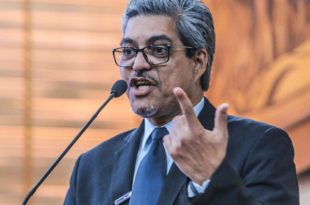 Edvaldo Magalhães diz que preço das passagens aéreas para municípios isolados aumentou 50% e critica governo por abandonar programa de subsídio