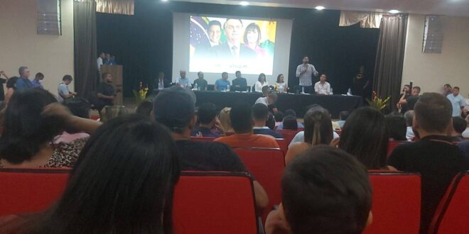 Gladson participa de reunião do grupo Bittar para comemorar Márcia de vice