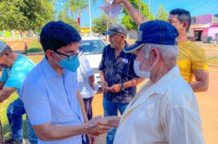 Jenilson Leite visita Capixaba ao lado de Adalício Júnior e recebe carinho da população