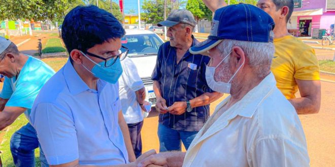 Jenilson Leite visita Capixaba ao lado de Adalício Júnior e recebe carinho da população