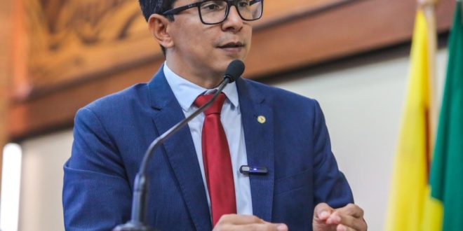 Jenilson apresenta requerimento solicitando audiência pública na Aleac para discutir mortes de crianças por SRAG no Acre