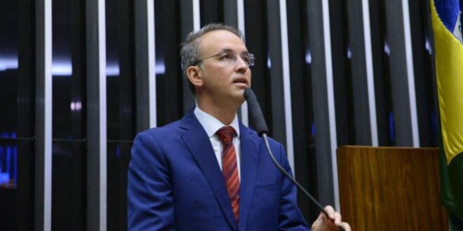 Leo de Brito diz que se abrir caixa preta do “orçamento secreto” muitos políticos serão presos