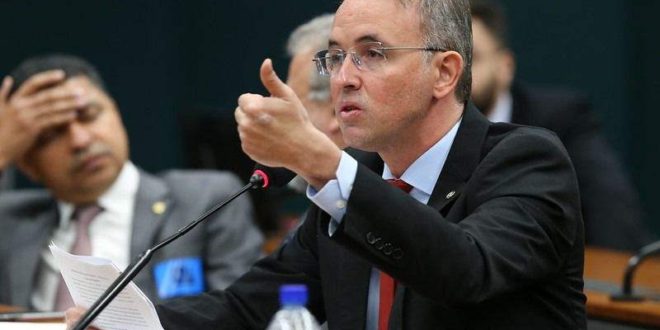 Leo de Brito faz apelo para que ministro da Saúde tome providências sobre mortes de crianças no Acre
