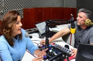 "Vamos valorizar e tratar com respeito os servidores públicos", disse a pré-candidata Mara Rocha em entrevista na Rádio Dimensão em Sena Madureira.