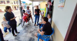 Mara Rocha faz caminhada em Rodrigues Alves fala de obras do MDB na gestão de Sebastião Correia e recebe apoio de comerciantes locais