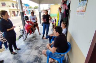 Mara Rocha faz caminhada em Rodrigues Alves fala de obras do MDB na gestão de Sebastião Correia e recebe apoio de comerciantes locais