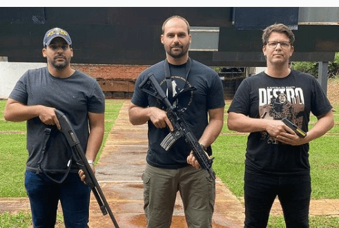Bolsonaro tem um exército armado de mais de 600 mil pessoas