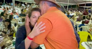Petecão e Mara Rocha trocam amabilidades em encontro no Costelão em Acrelândia