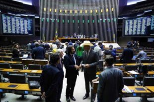 Câmara aprova MP que simplifica concessão de benefícios do INSS