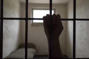 Polícia da África do Sul prende mais de 120 homens após estupro coletivo
