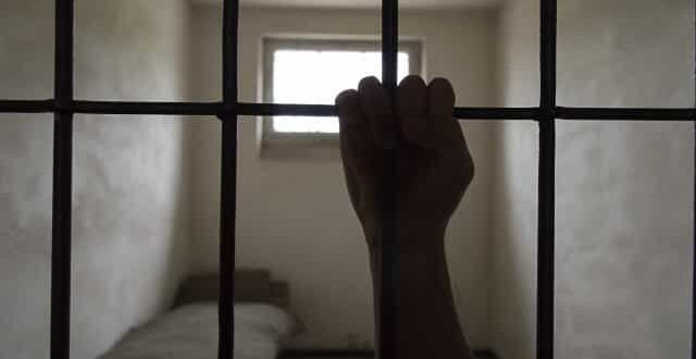 Polícia da África do Sul prende mais de 120 homens após estupro coletivo