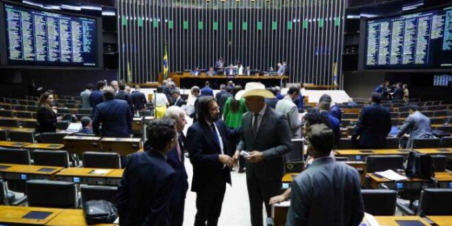 Câmara aprova MP que simplifica concessão de benefícios do INSS