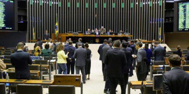 Plenário aprova proposta que cria norma geral para concursos públicos