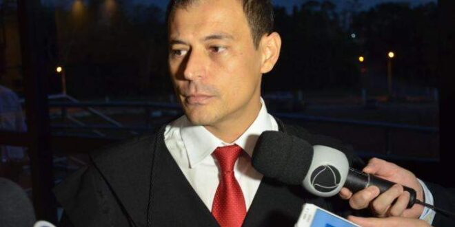 "Nossos senadores abandonaram o Acre no Senado", critica Sanderson Moura