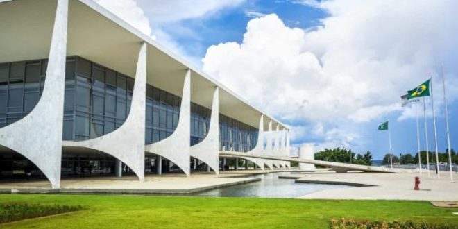 Gasto do governo com servidores cai para menor patamar em 26 anos