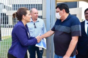 Mara Rocha entrega seu plano de governo ao TRE
