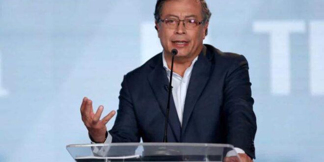 Saiba o que é a 'paz total' que Petro mira para combater violência na Colômbia