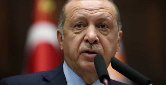 Turquia diz estar do lado da Ucrânia na guerra e fecha acordo para reconstruir país
