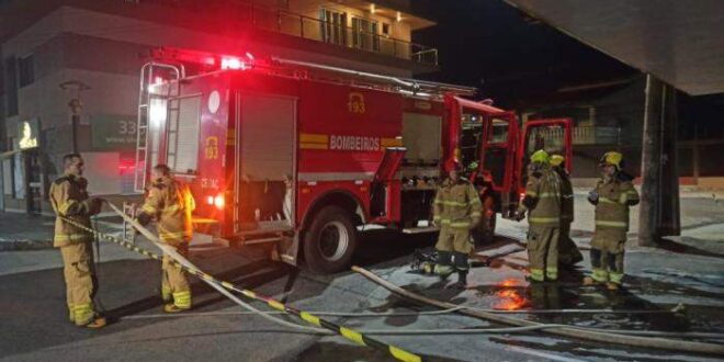 Restaurante Só Frango é atingido por incêndio em Rio Branco; VÍDEO