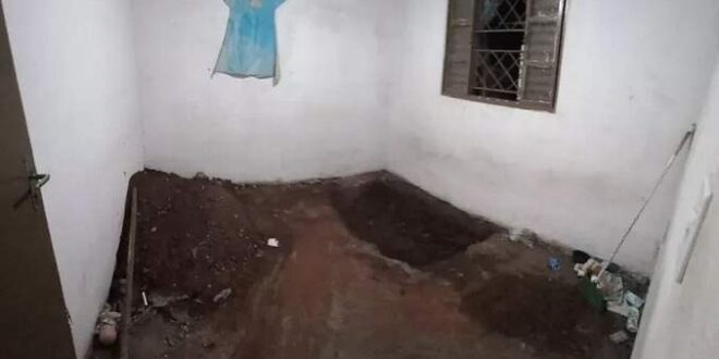 Mãe encontra corpo da filha enterrado dentro de quarto; ex-marido é suspeito