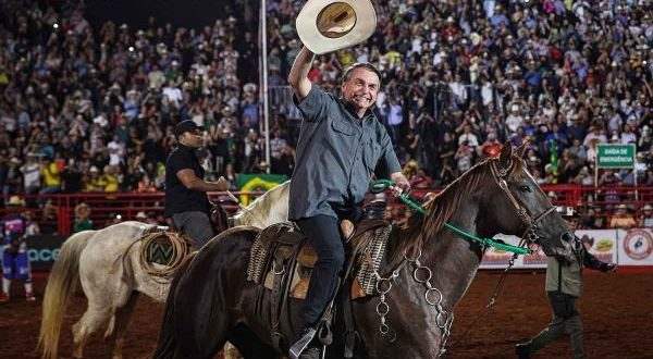 PDT acusa Bolsonaro de realizar showmício durante Festa do Peão em Barretos