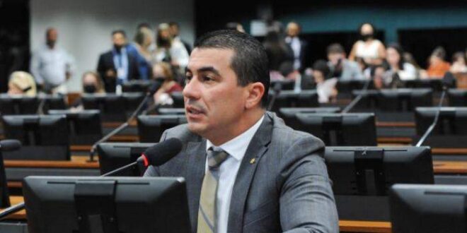 Comissão aprova projeto que prevê suspensão de posse de arma para agressor de crianças e jovens