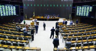 Câmara aprova projeto que regulamenta a profissão de condutor de ambulância