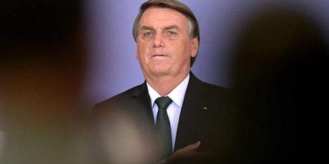 Advogado comenta fala de Bolsonaro contra 'macumbeiros': "tiro no pé"